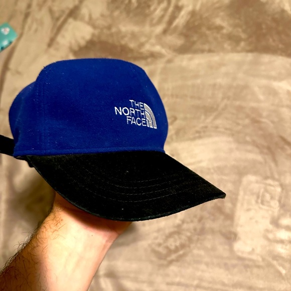 The Northface Swade winter hat adjustable ear flops - Picture 2 of 8